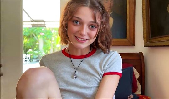 Поигралась с членом ножками и получила зачетный сквирт. Простой доступ к видео в сети.