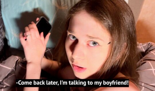 Анечка Бали разговаривает с другом, а ее вовсю дрючит сводный брат Анечка Бали разговаривает с другом, а ее вовсю дрючит сводный брат