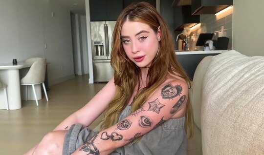 Сестрице скучно и она разводит на секс сводного братца Сестрице скучно и она разводит на секс сводного братца