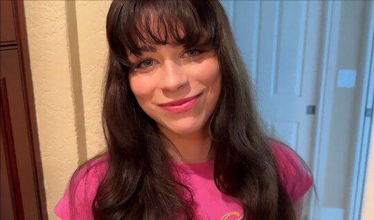 Сводная сестра помогает снять стояк с помощью анального секса. Посмотрите видео в сети.