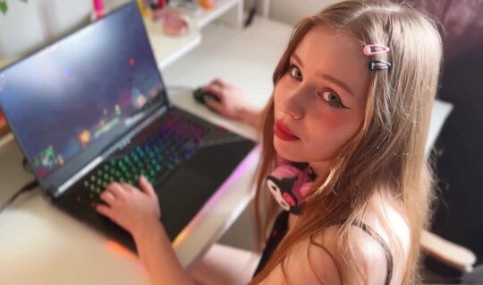 И пусть в игре членососы, но девушка и сама не лучше... И пусть в игре членососы, но девушка и сама не лучше...