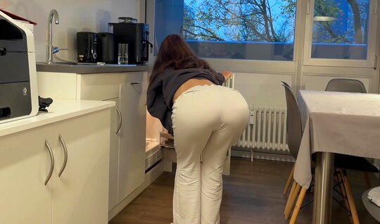 Сношаюсь с соседкой по комнате и мне приятно... Сношаюсь с соседкой по комнате и мне приятно...