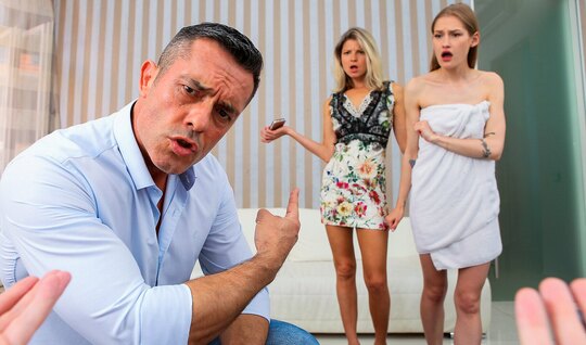 Жить в одном номере всей кодлой и не перетрахаться - такого не бывает... Жить в одном номере всей кодлой и не перетрахаться - такого не бывает...