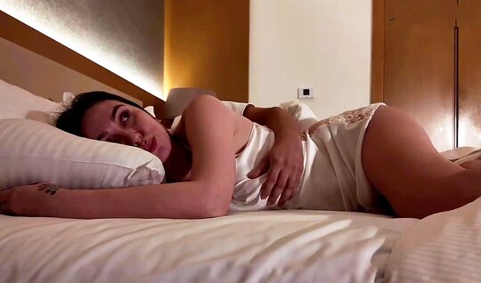 Отличный секс с мачехой Сашей Парадайз ее пасынка в гостинице Отличный секс с мачехой Сашей Парадайз ее пасынка в гостинице