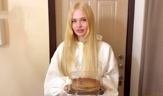 Девушка ошиблась этажом и трахнулась в этот же вечер с хозяином квартиры...