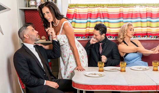 Для жены подмахнуть киской ради бизнеса мужа такой пустяк Для жены подмахнуть киской ради бизнеса мужа такой пустяк