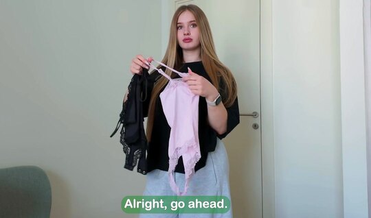 Помог сеструхе с выбором одежды для первого свидания и замутил секс заодно...