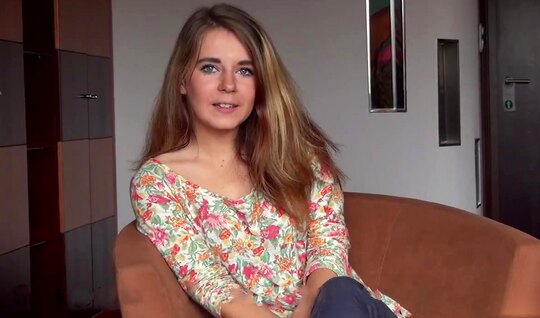 Девушка из Латвии приехала на кастинг к Толстопузу Девушка из Латвии приехала на кастинг к Толстопузу