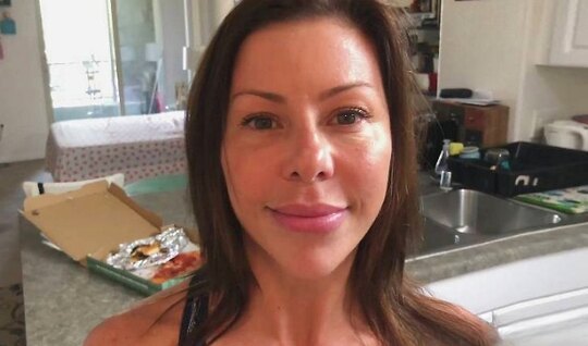 Пицца для Алексис Фэвкс как повод заняться сексом с доставщиком-курьером Пицца для Алексис Фэвкс как повод заняться сексом с доставщиком-курьером